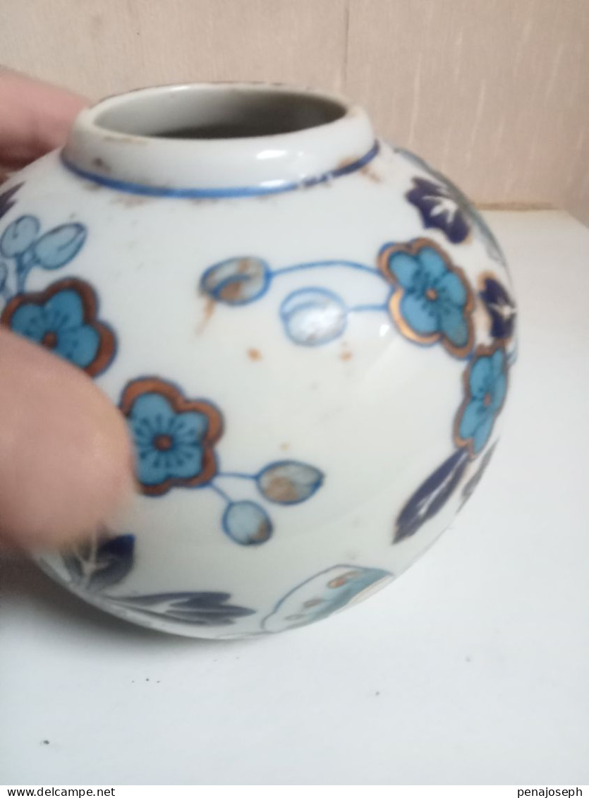 vase boule asiatique XIXème en porcelaine diamètre 11 cm