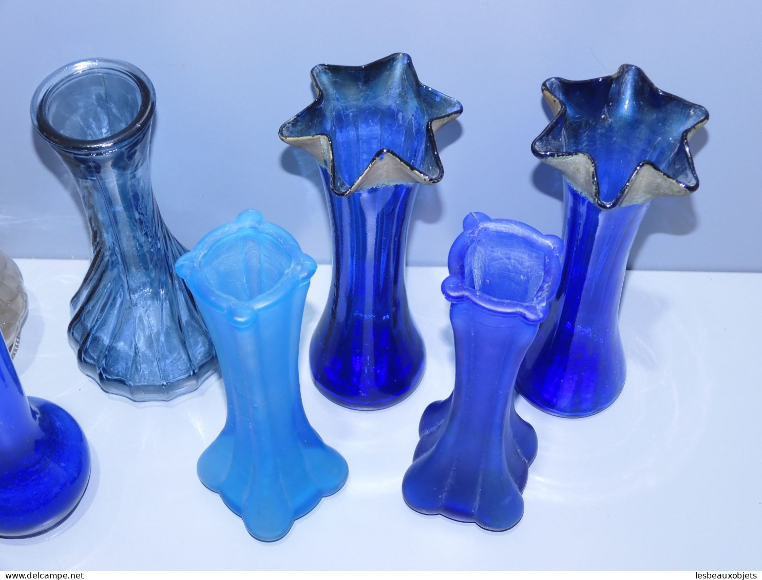 -LOT De 7 PETITS VASES VERRE 6 De Couleur Bleue & 1 Incolore Jus De Grenier     E - Vases