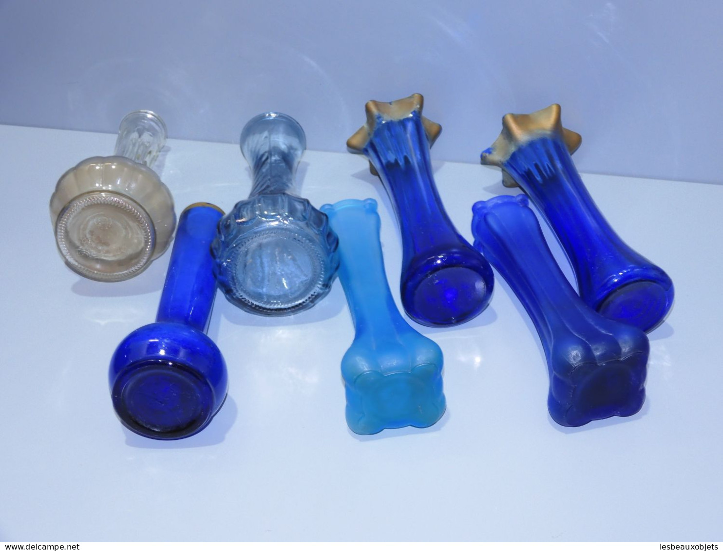 -LOT De 7 PETITS VASES VERRE 6 De Couleur Bleue & 1 Incolore Jus De Grenier     E - Vases