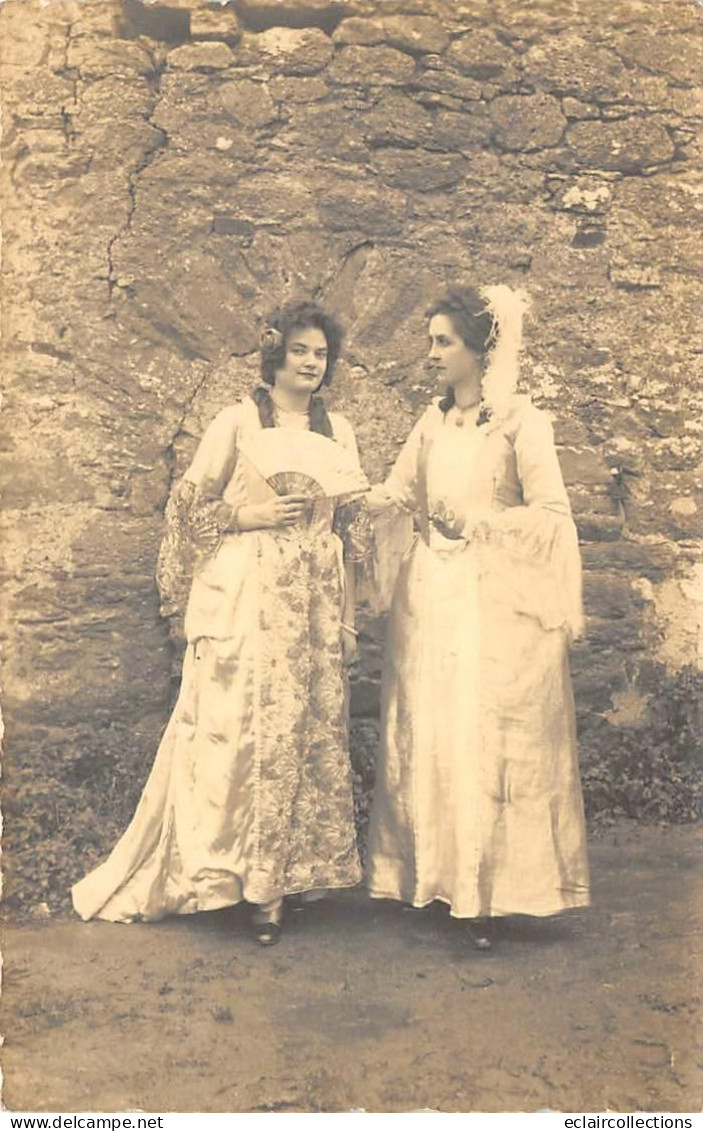 Chalonnes Sur Loire           49        Lors D'une Fête  Deux Jeunes Filles Costumées.  Carte Photo  (voir Scan) - Chalonnes Sur Loire