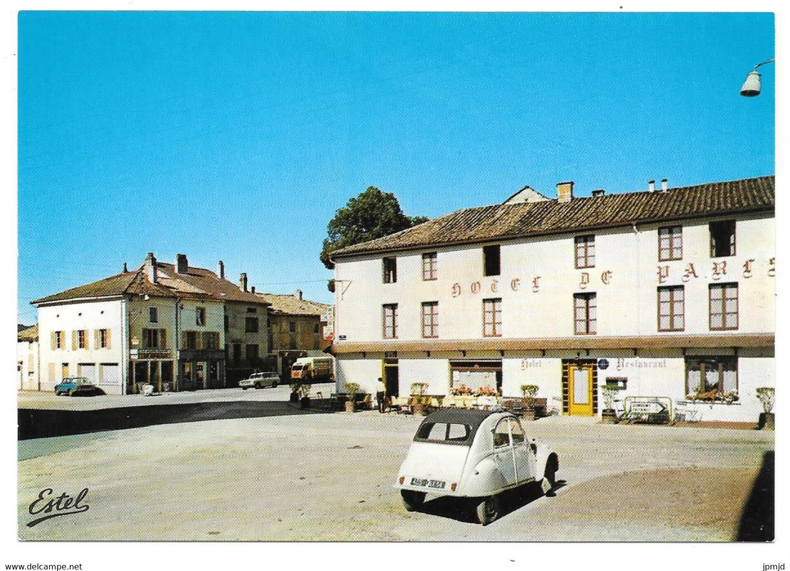 52 - DOULAINCOURT - La Grand'Place - Ed. ESTEL N° F. 12.502-W - Citroën 2cv - Doulaincourt