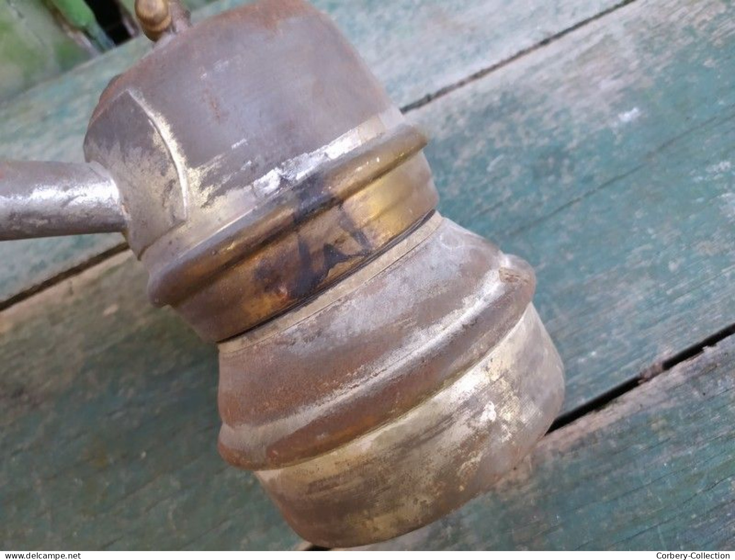 Ancienne Lampe De Mineur Avec Manche En Bois Combustible Carbure Acétylène Arras - Outils Anciens