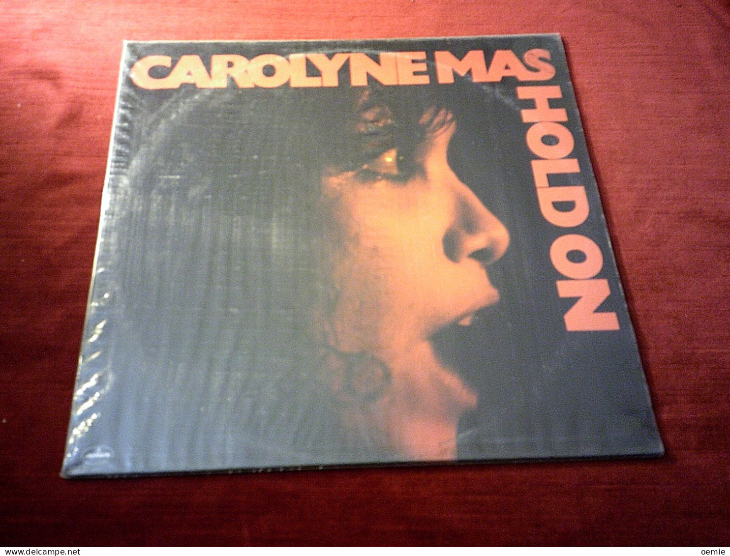 CAROLYNE MAS  HOLD ON - Country En Folk