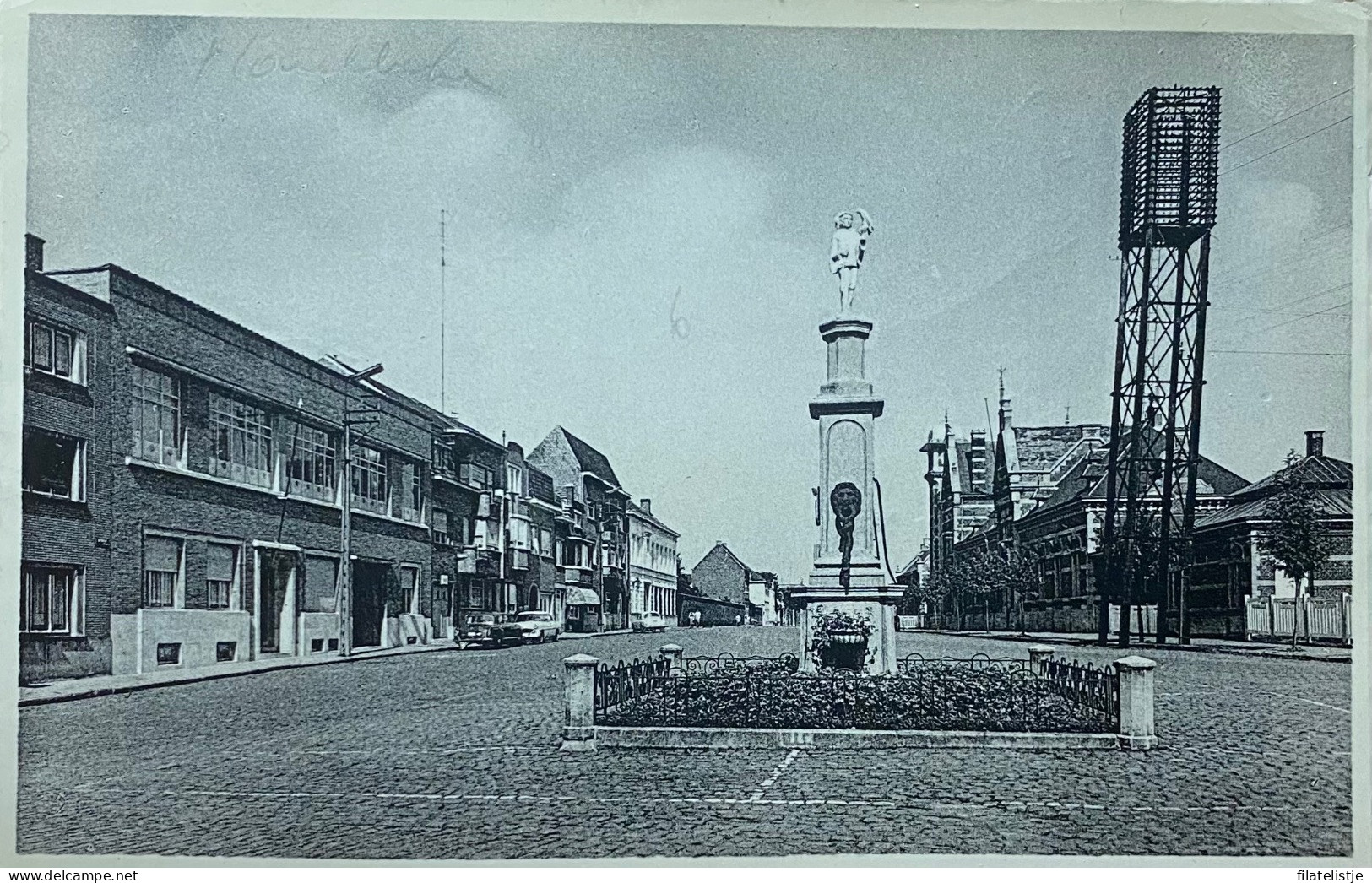 Harelbeke Stationsplein En Standbeeld - Harelbeke