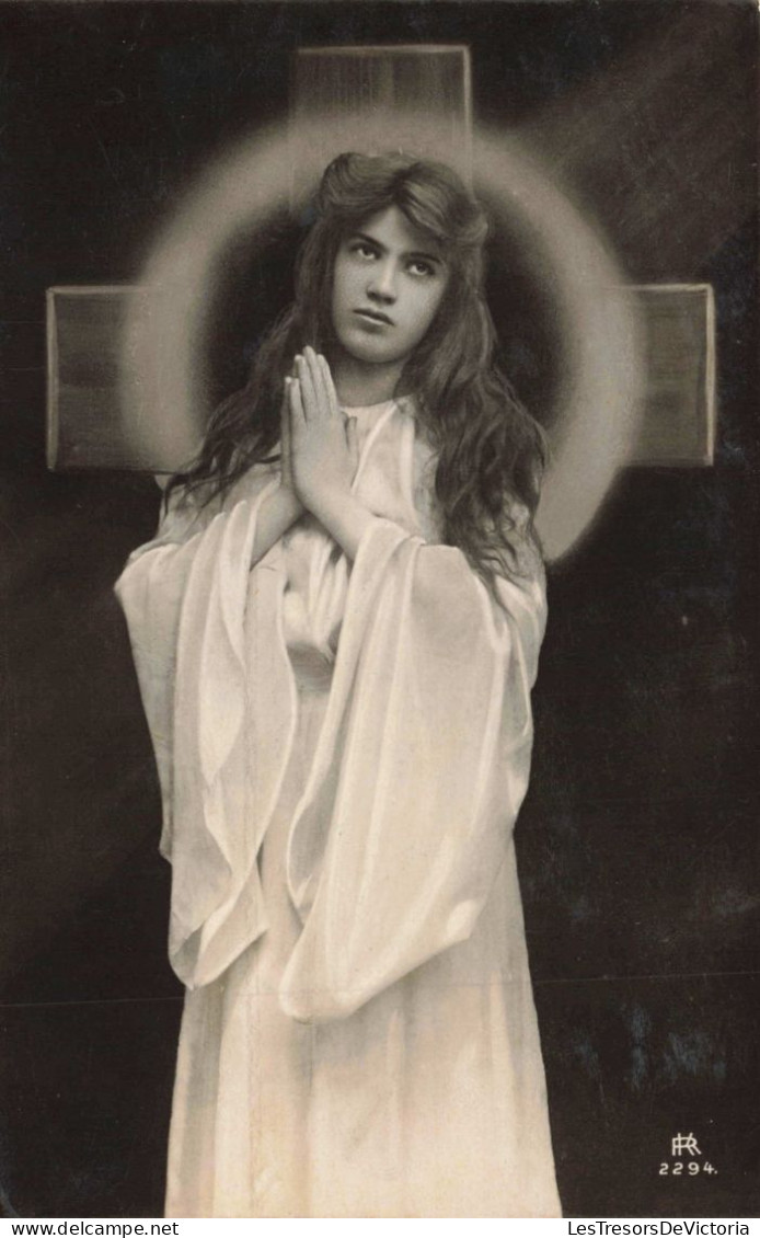 CARTE PHOTO - Une Fille En Tenue De La Vierge Marie - Carte Postale Ancienne - Fotografie