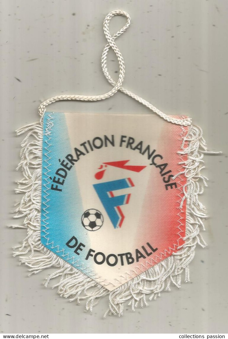 Fanion, Sports, Football, District Des Pyrénées Atlantiques, Fédération Française De Football,  2 Scans, 115 X 115 Mm - Altri & Non Classificati