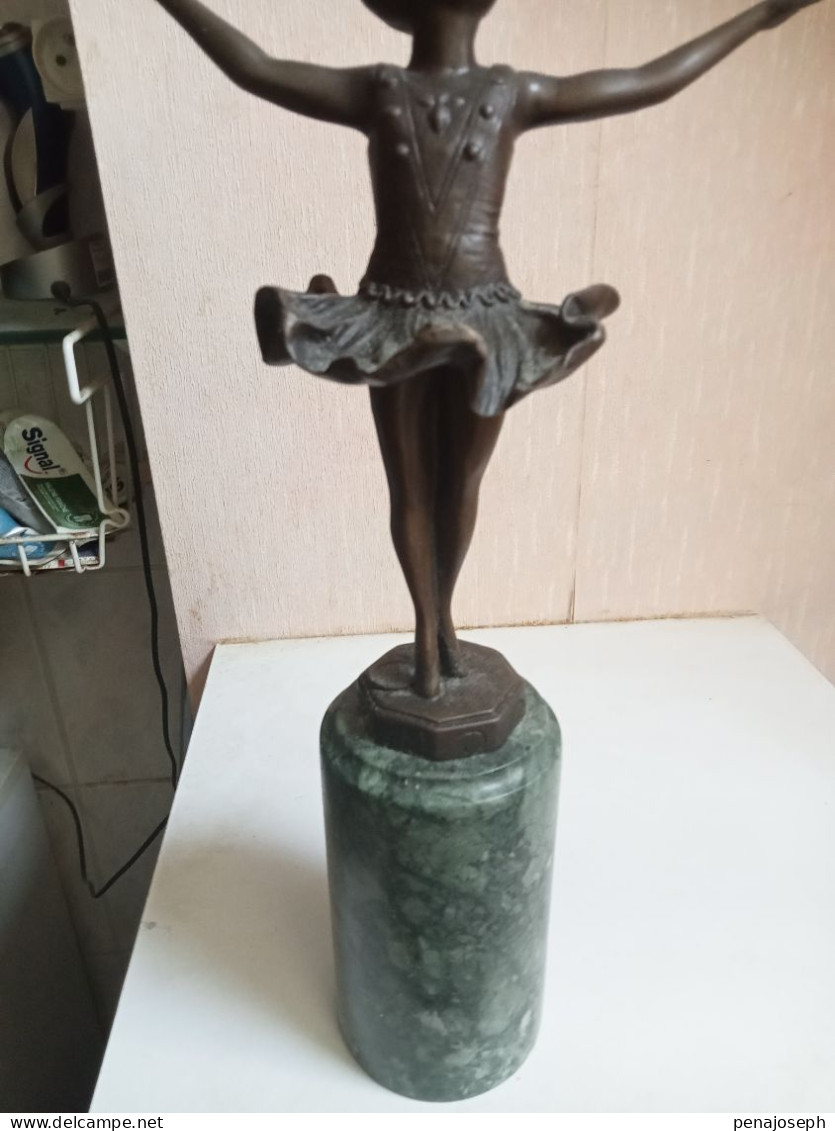 Statuette En Bronze Sur Support Marbre La Danseuses Hauteur 33 Cm - Bronzi