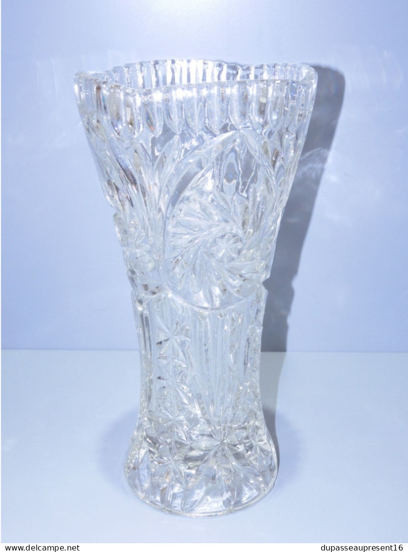 - ANCIEN VASE CRISTAL Moulé VINTAGE Pour Bouquet Collection Déco XXe   E - Vasen