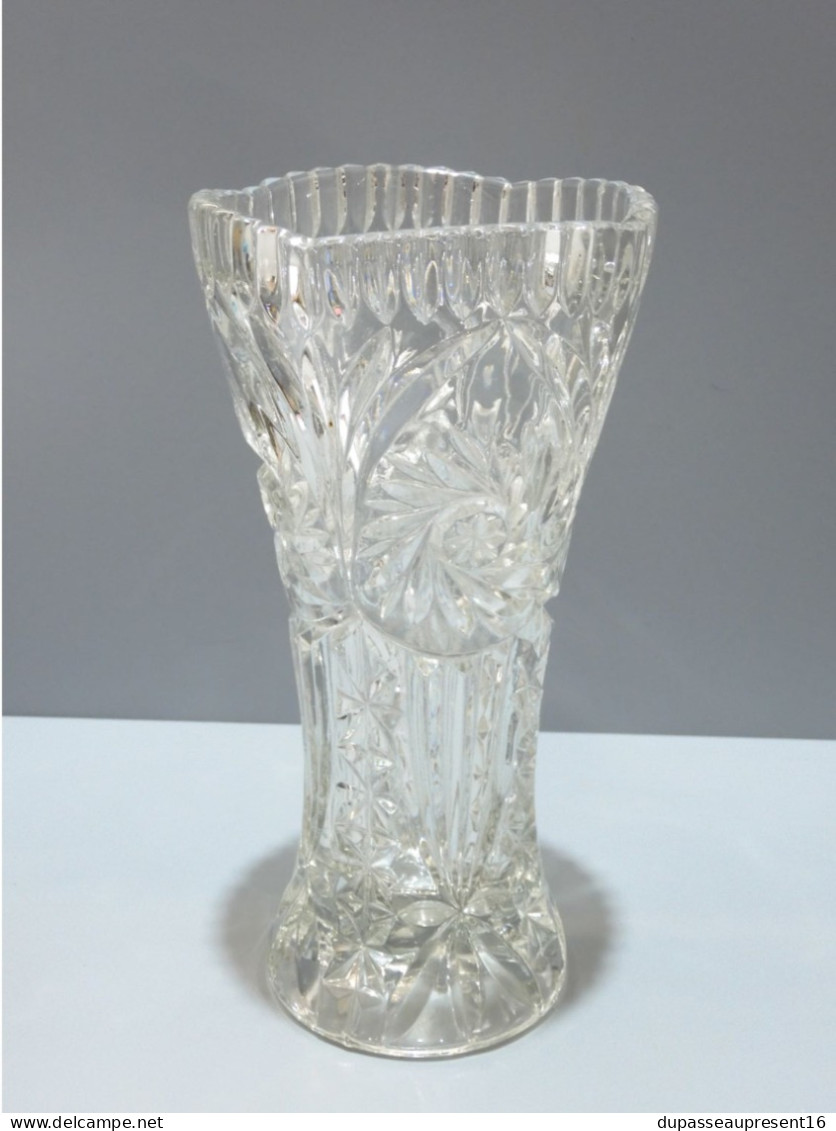 - ANCIEN VASE CRISTAL Moulé VINTAGE Pour Bouquet Collection Déco XXe   E - Vazen