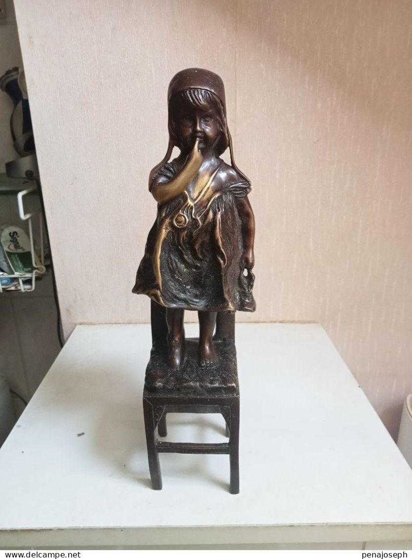 Statuette La Fille Sur La Chaise En Bronze XIXème Hauteur 31 Cm - Bronzes