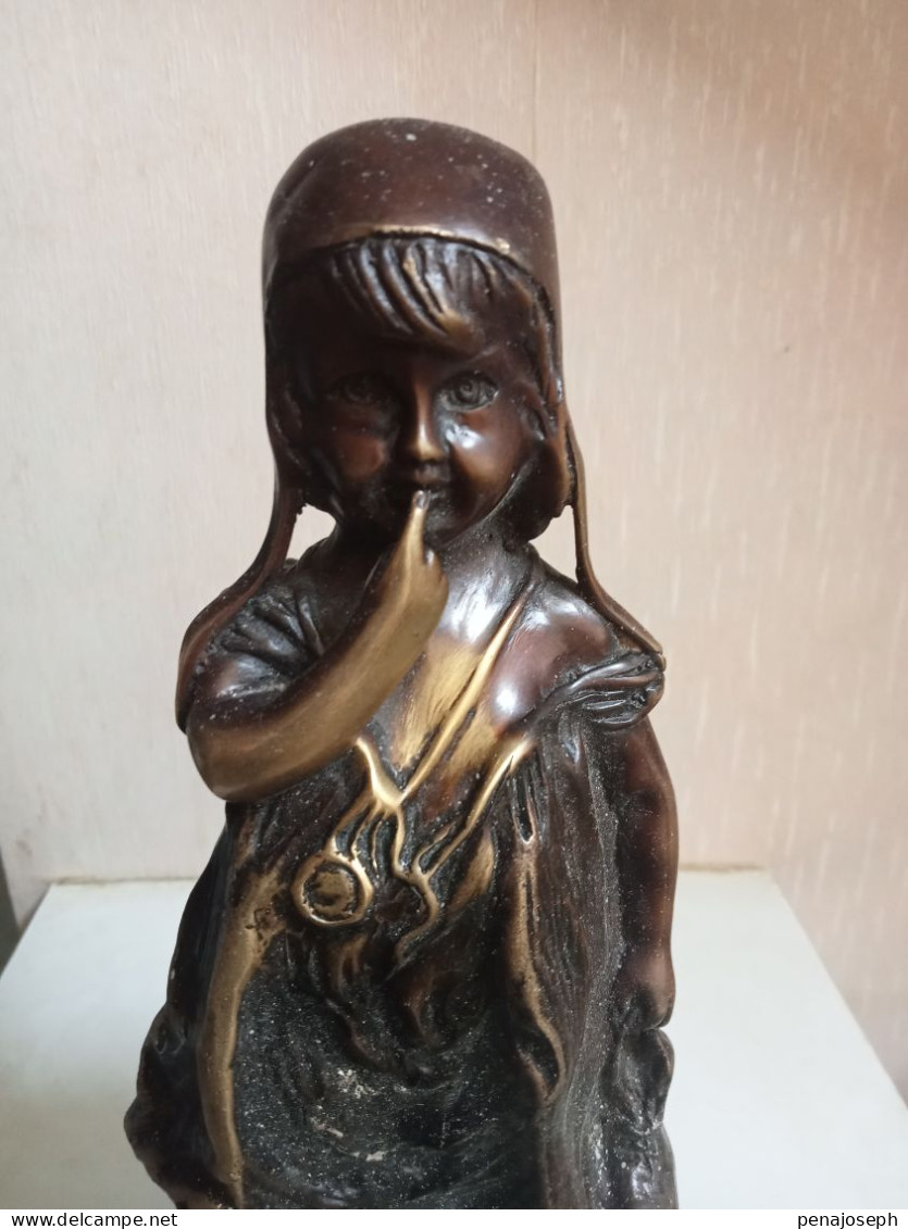 Statuette La Fille Sur La Chaise En Bronze XIXème Hauteur 31 Cm - Bronzes