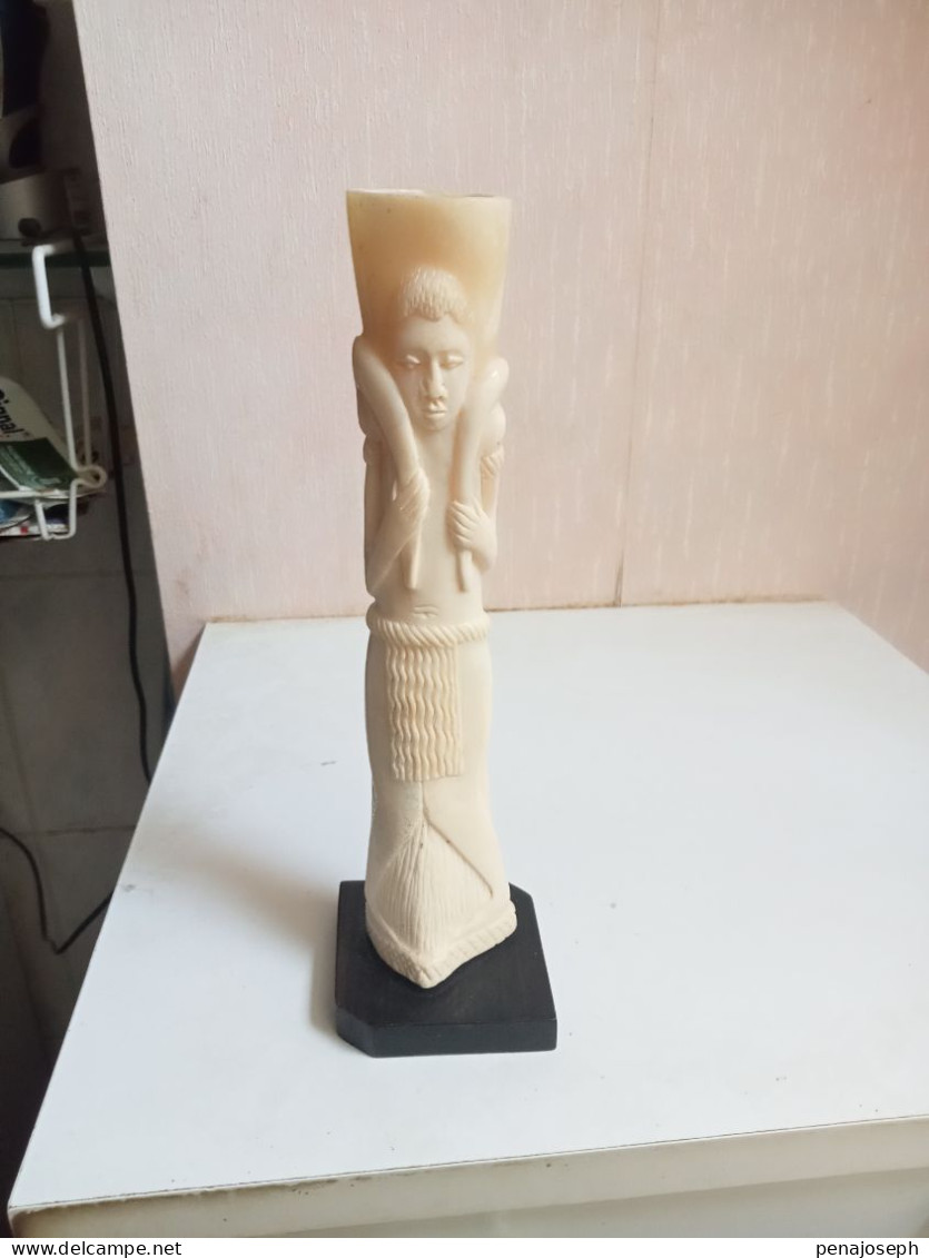 Statuette Africaine Du XIXème Hauteur 21 Cm En Ivoir - Afrikaanse Kunst