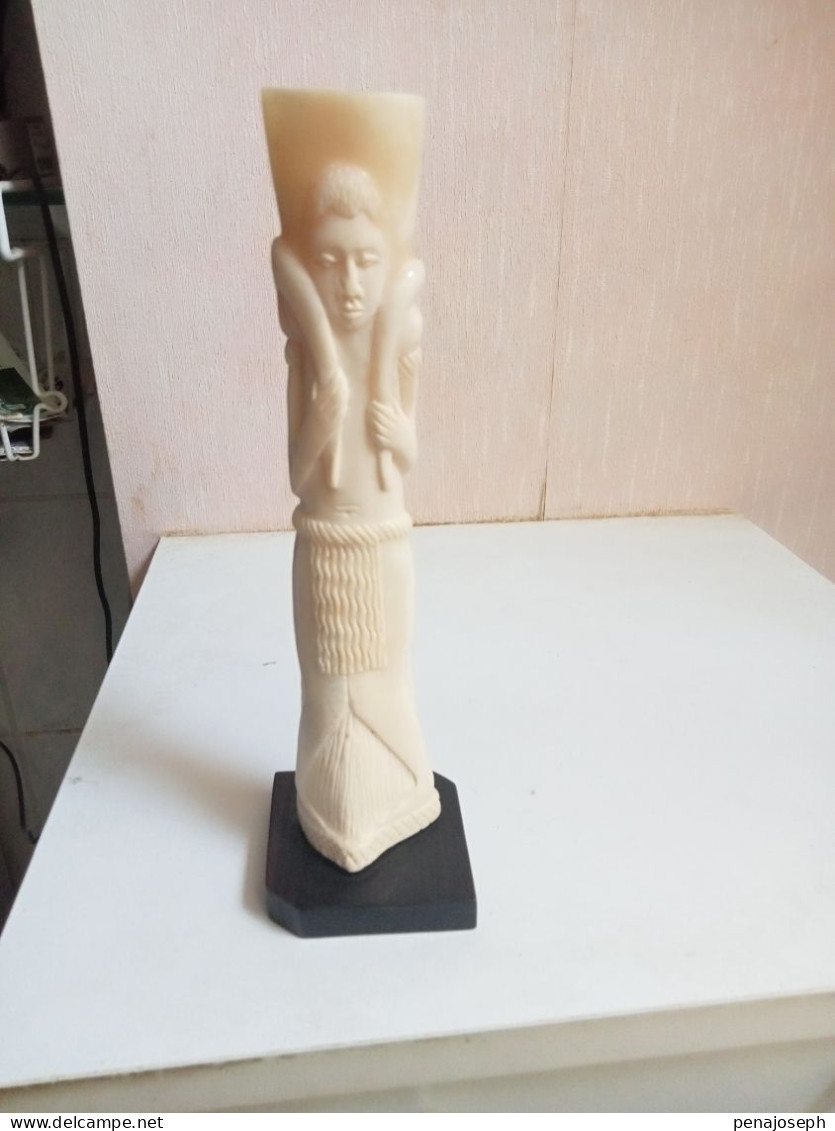 Statuette Africaine Du XIXème Hauteur 21 Cm En Ivoir - Art Africain