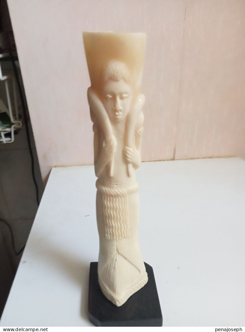 Statuette Africaine Du XIXème Hauteur 21 Cm En Ivoir - Afrikanische Kunst