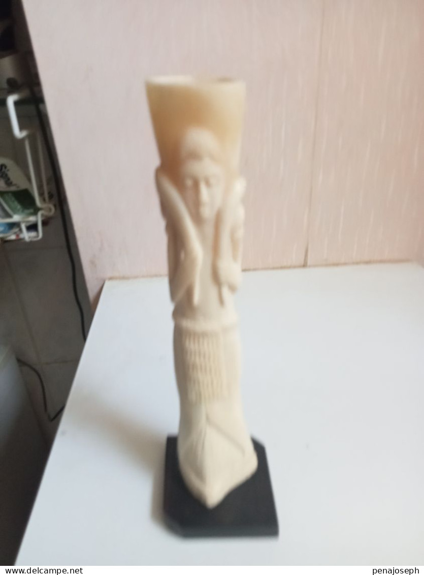 statuette Africaine du XIXème hauteur 21 cm en ivoir