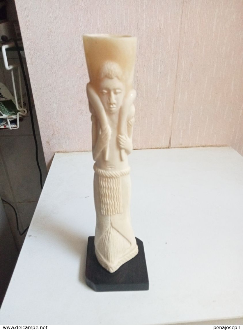 statuette Africaine du XIXème hauteur 21 cm en ivoir