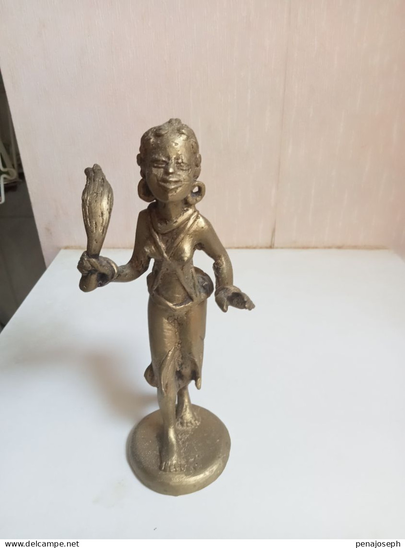 Statuette Africaine Du XIXème En Bronze Doré Hauteur 17 Cm - Bronzen