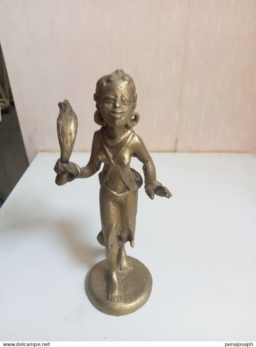 Statuette Africaine Du XIXème En Bronze Doré Hauteur 17 Cm - Bronces