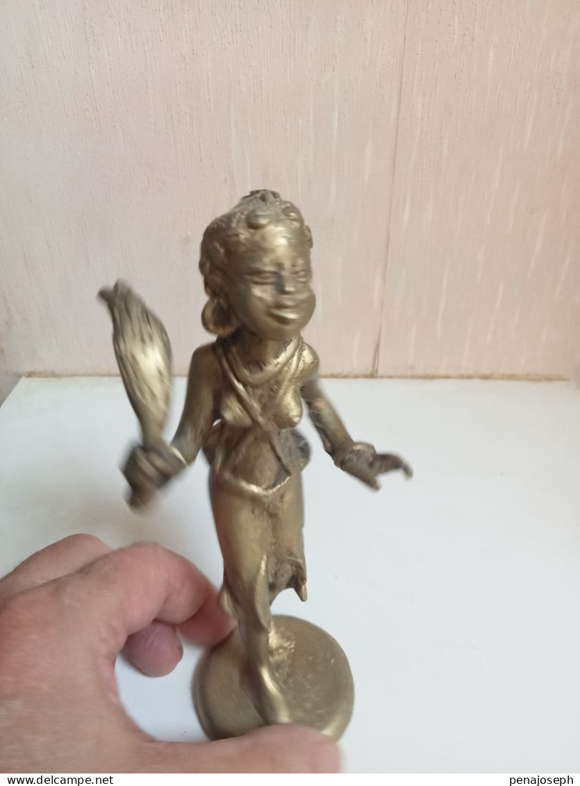 Statuette Africaine Du XIXème En Bronze Doré Hauteur 17 Cm - Bronzen