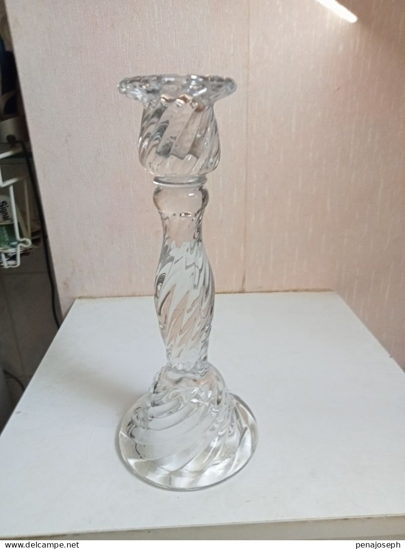 Bougeoir En Verre Moulé Ancien Hauteur 25 Cm - Candeleros, Candelabros Y Palmatorias