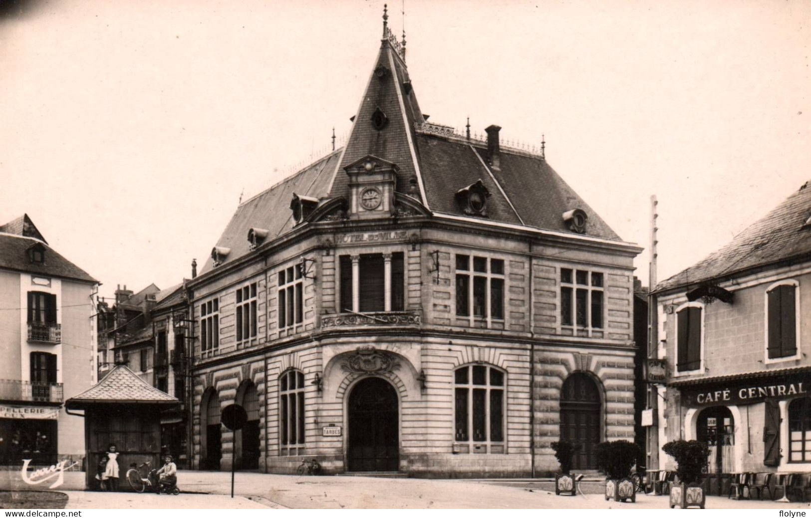 Lennemezan - Place De L'hôtel De Ville - Café Central - Lannemezan