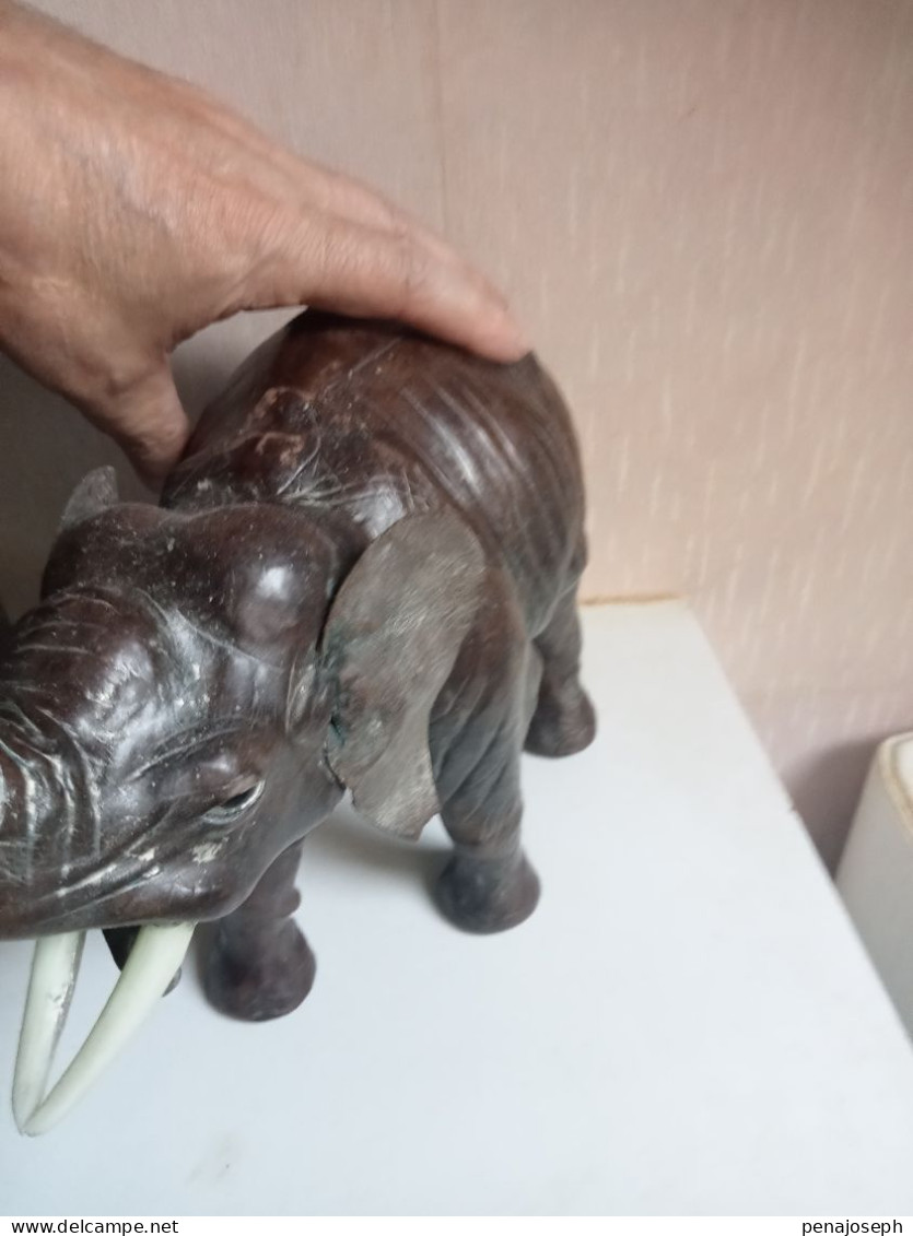 Statuette élephant En Cuir Longueur 36 Cm Hauteur 30 Cm - Arte Africano