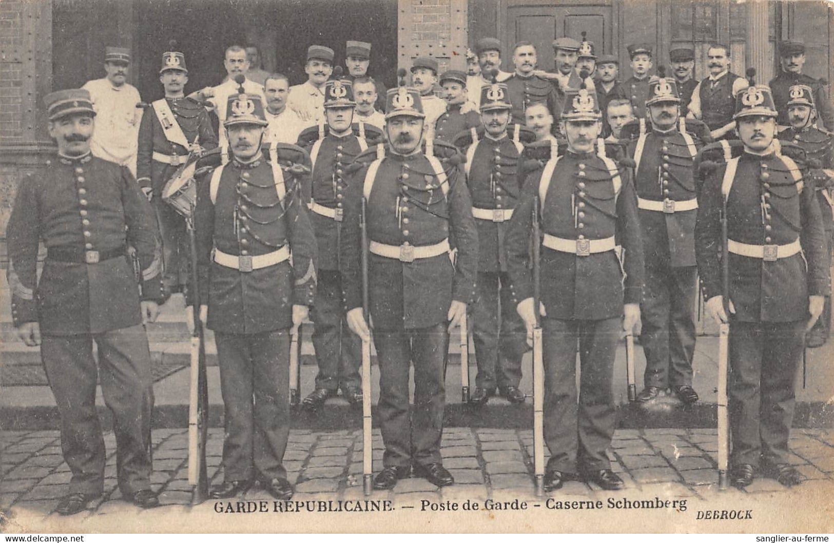 CPA 75 GARDE REPUBLICAINE / POSTE DE GARDE / CASERNE SCHOMBERG - Artigianato Di Parigi