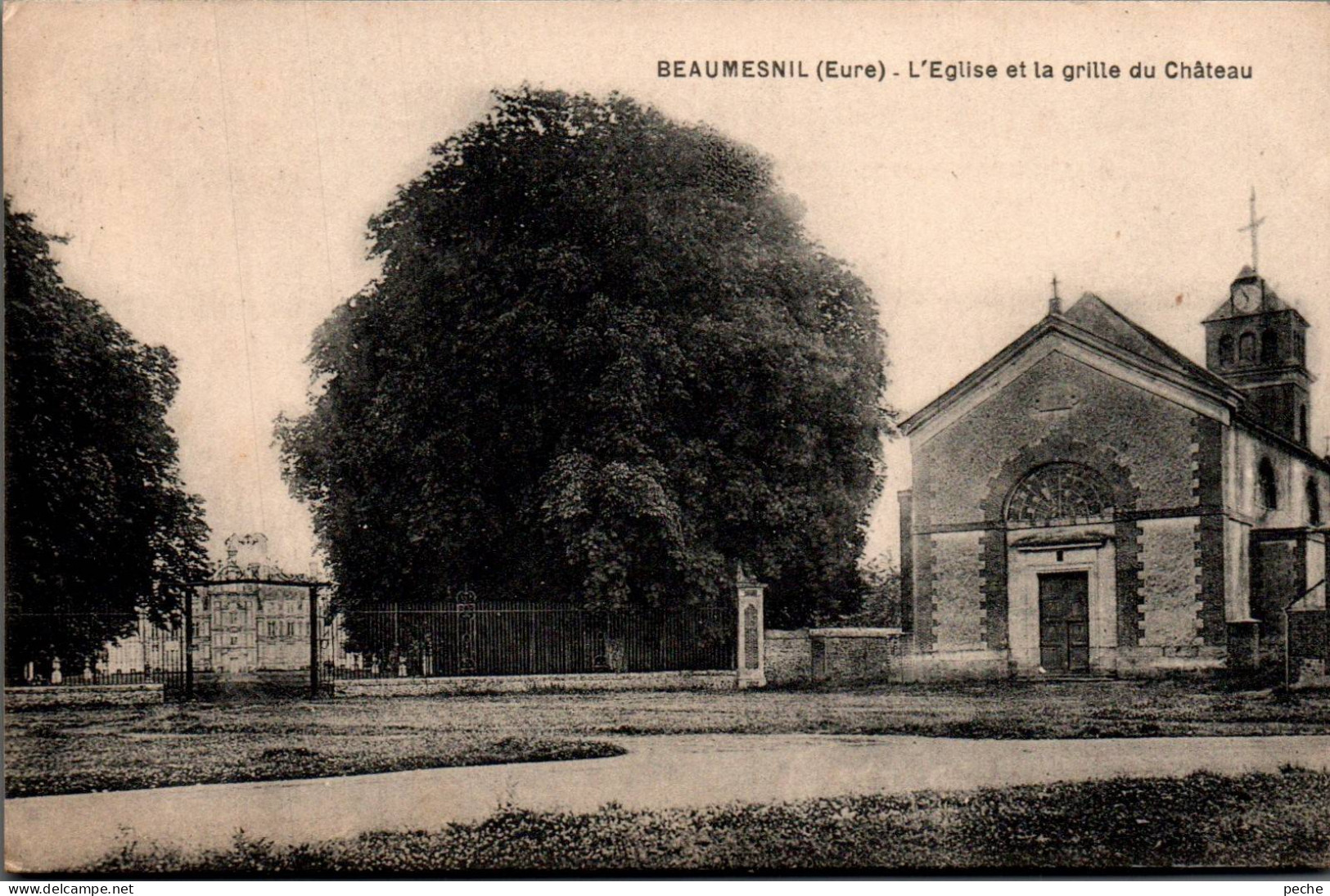 N°112960 -cpa Beaumesnil -l'église Et La Grille Du Château- - Beaumesnil