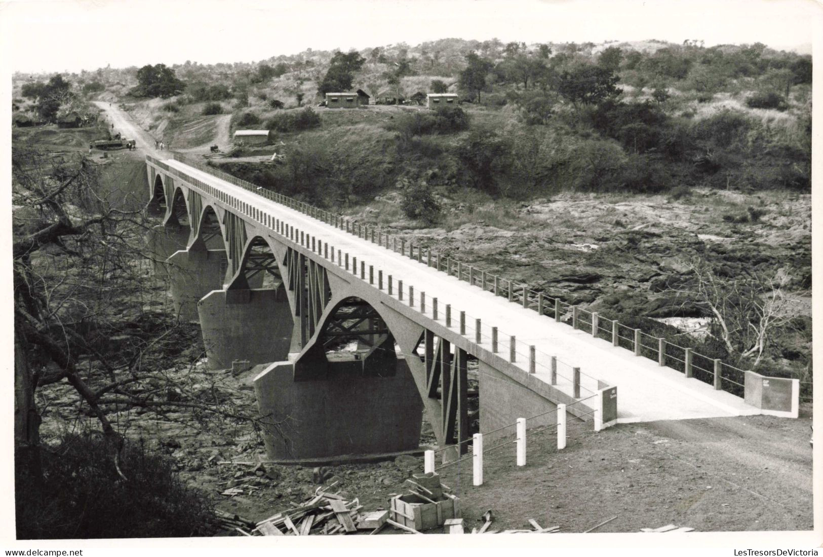 Photographie - Nouveau Pont En Angola - Dim 11/18 Cm - Places
