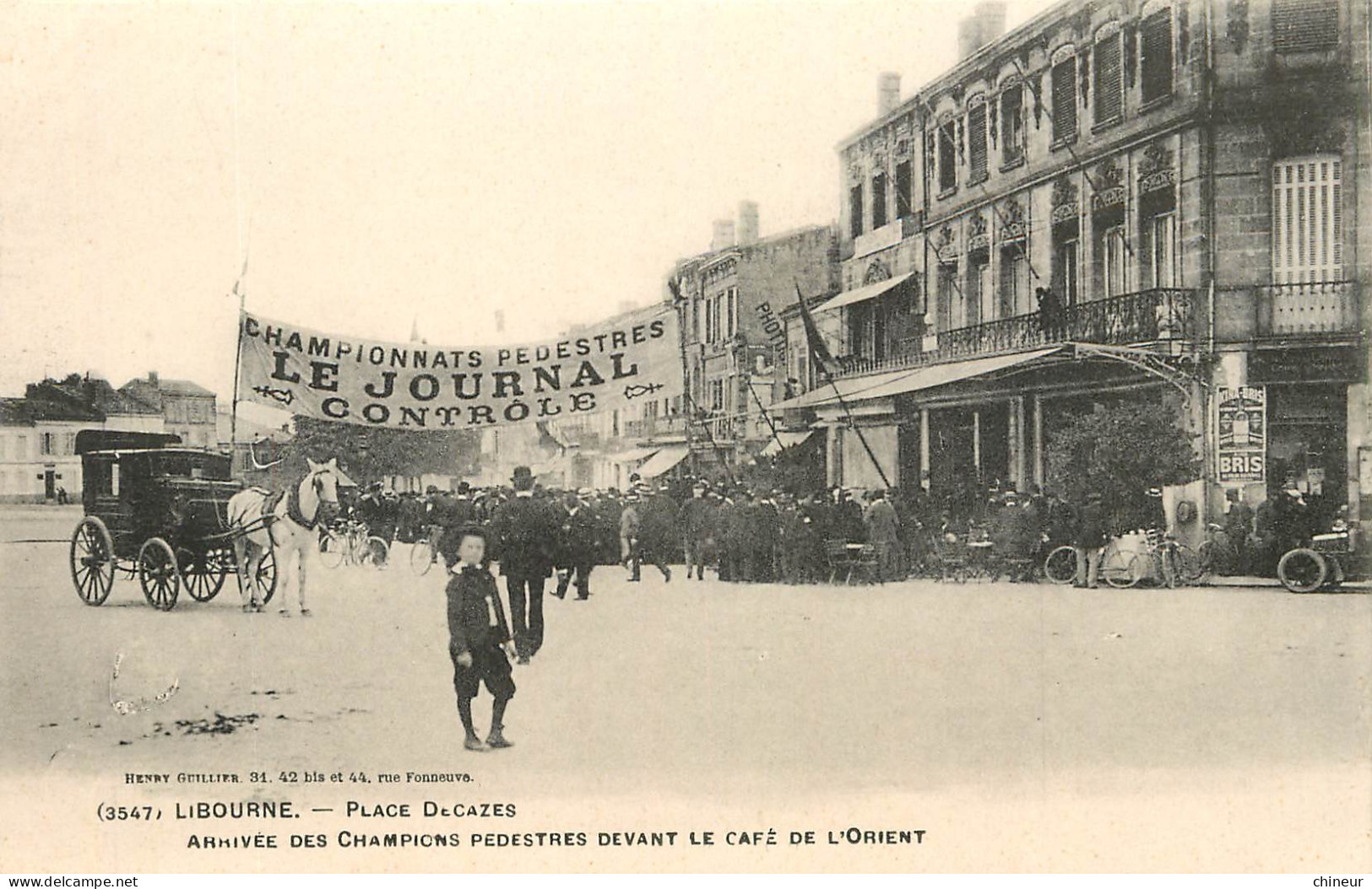 LIBOURNE PLACE DECAZES ARRIVEE DES CHAMPIONS PEDESTRES DEVANT LE CAFE DE L'ORIENT - Libourne