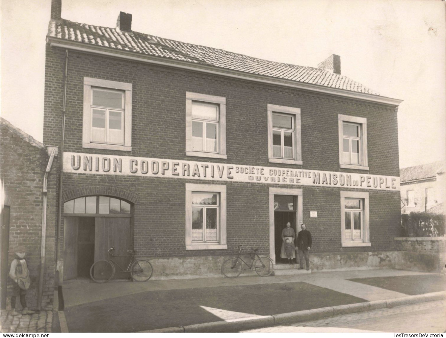 Photographie - Belgique - Villers Le Bouillet - Magasin 109 Maison Du Peuple 70 - Dim 23/17 Cm - Lieux