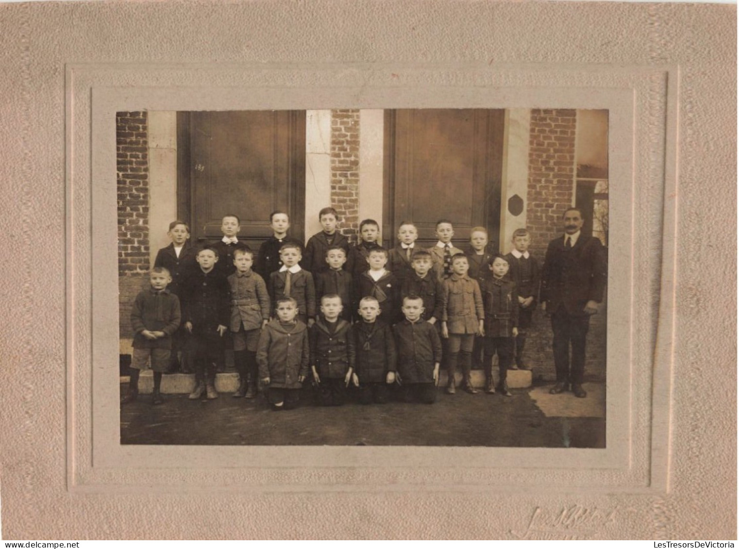 Photographie - Photo De Classe Limont 1924 25 26 - Dim 16,5/12 Cm Collé Sur Carton - Personnes Identifiées