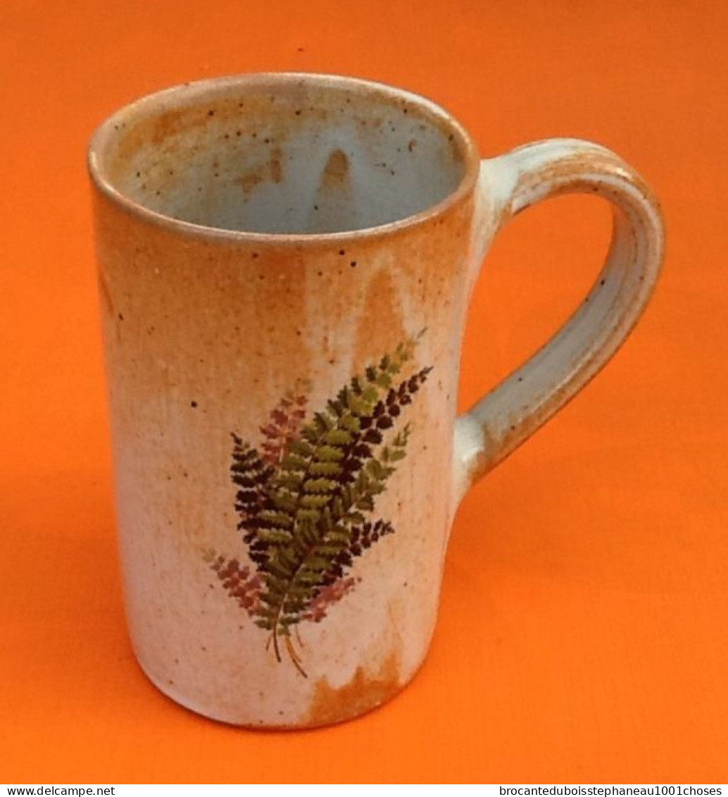 Tasse / Mug   Céramique Traditionnelle à Décor De Feuilles De Fougère - Autres & Non Classés