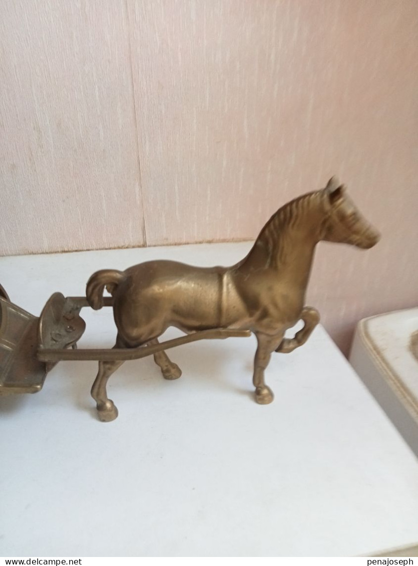 Cheval Et Charette En Laiton Ou Bronze Longueur 32 Cm Hauteur 14 Cm - Brons