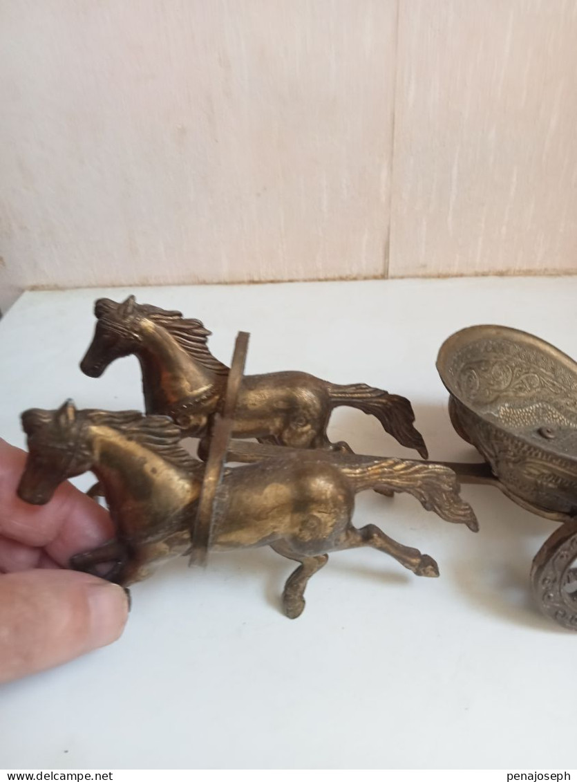 cheval et charette en laiton ou bronze longueur 19 cm hauteur 8 cm un cheval manque une patte