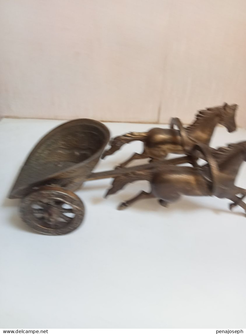 cheval et charette en laiton ou bronze longueur 19 cm hauteur 8 cm un cheval manque une patte