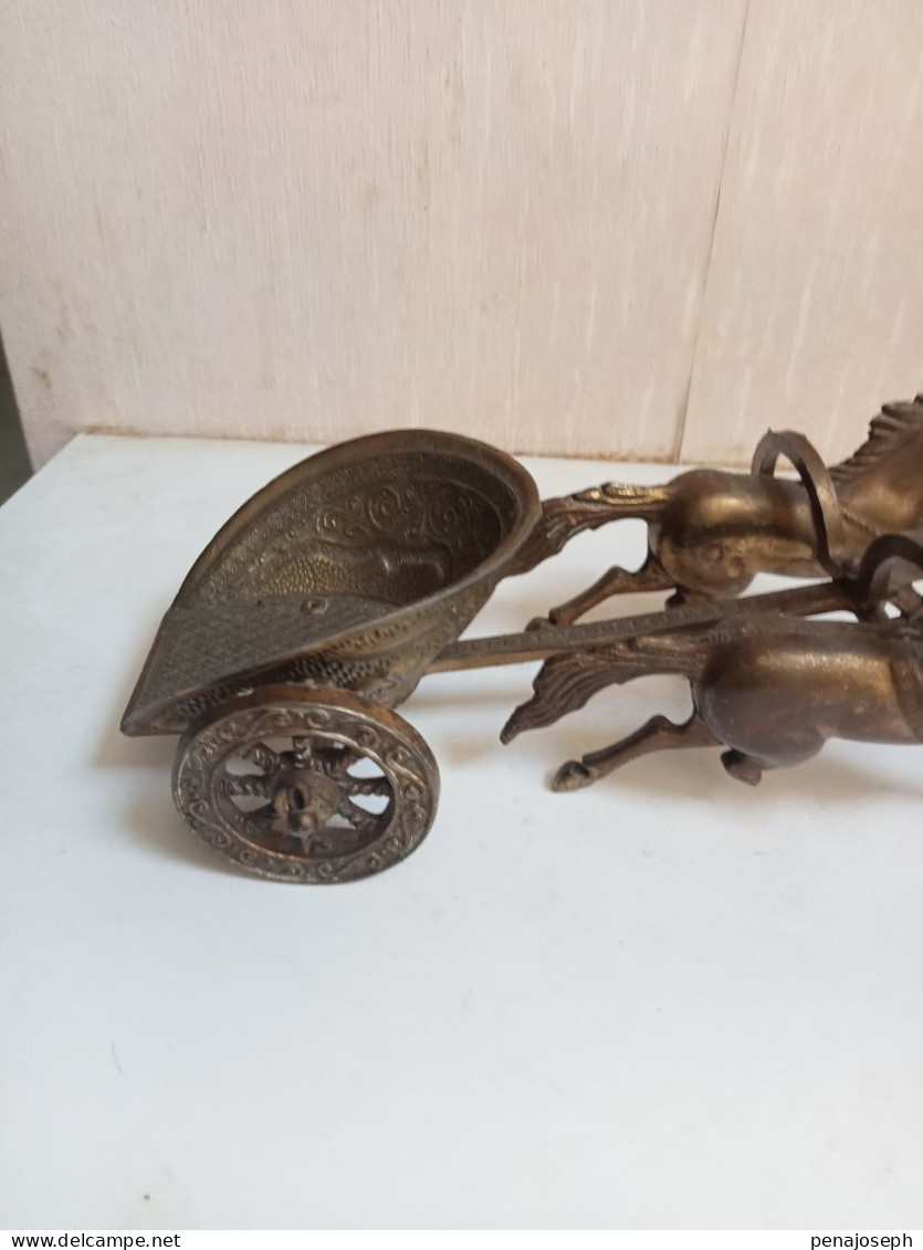 cheval et charette en laiton ou bronze longueur 19 cm hauteur 8 cm un cheval manque une patte