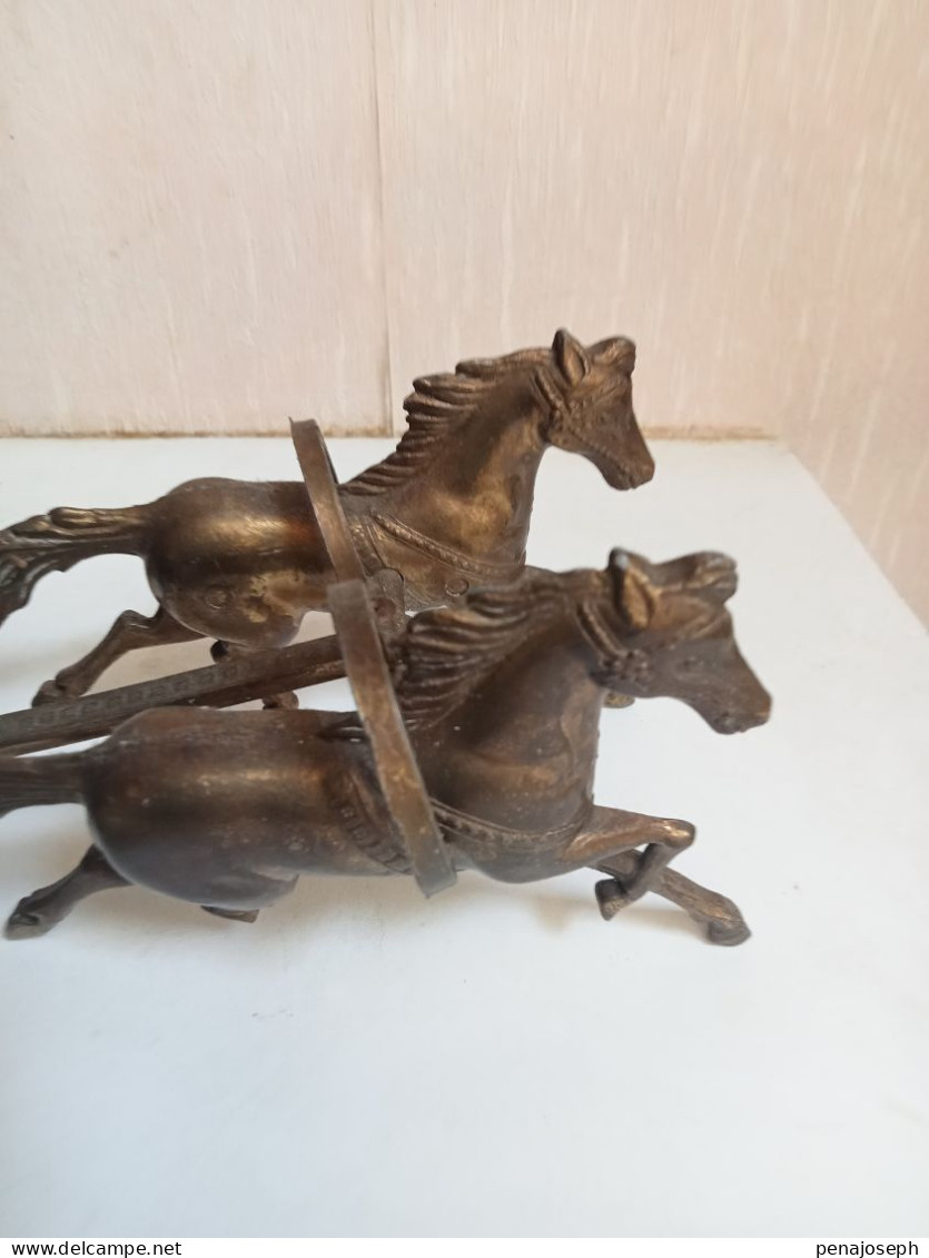 cheval et charette en laiton ou bronze longueur 19 cm hauteur 8 cm un cheval manque une patte