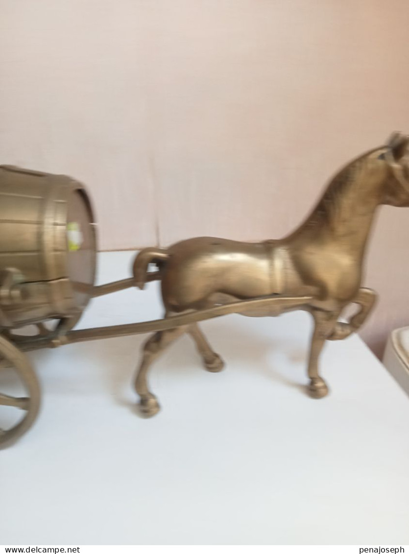 Cheval Et Charette En Laiton Ou Bronze Avec Tonneau Longueur 28 Cm Hauteur 15 Cm - Bronzen