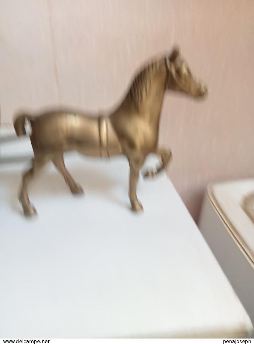 cheval et charette en laiton ou bronze avec tonneau longueur 28 cm hauteur 15 cm
