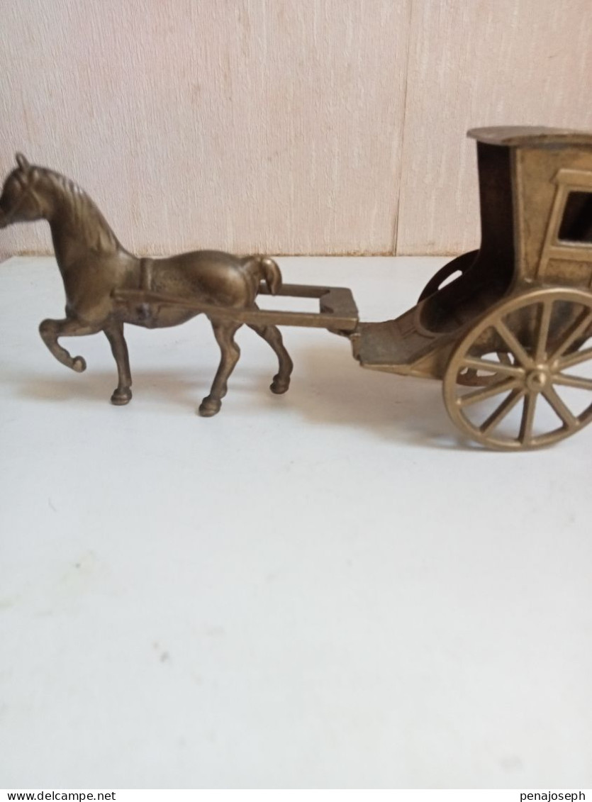 Cheval Et Charette En Laiton Ou Bronze Longueur 18 Cm Hauteur 8 Cm - Bronzen