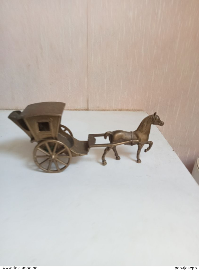 cheval et charette en laiton ou bronze longueur 18 cm hauteur 8 cm