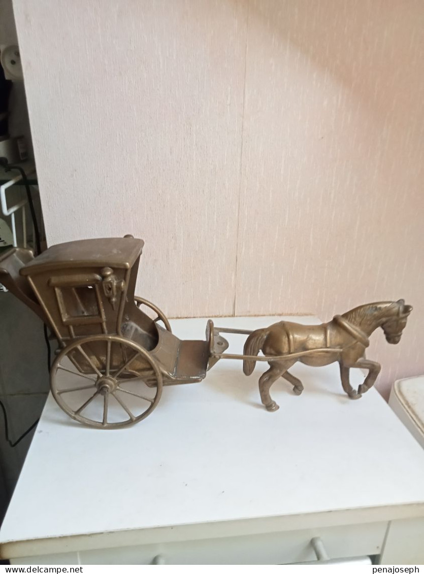 Cheval Et Charette En Bronze Ou Laiton Longueur 39 Cm Hauteur 17 Cm - Bronzi