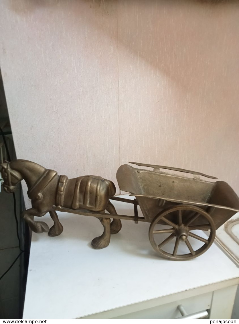 Cheval Et Charette En Bronze Ou Laiton Longueur 44 Cm Hauteur 17 Cm - Bronzi