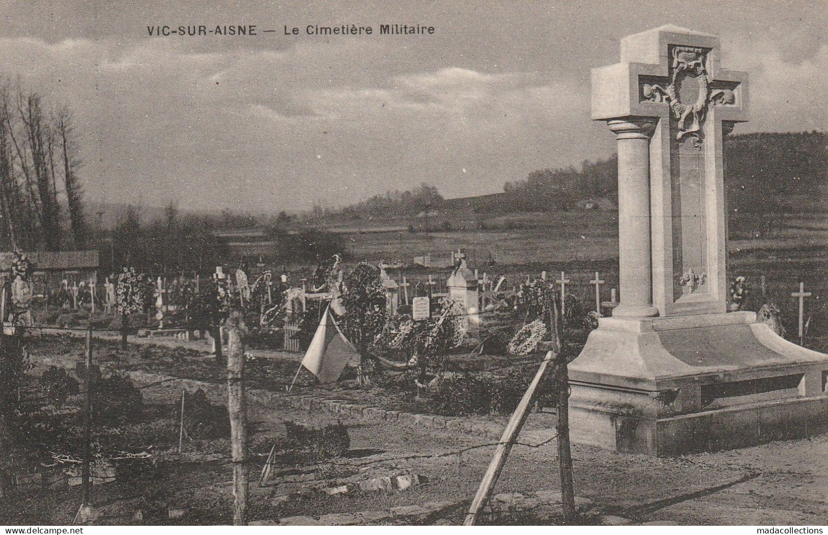 Vic Sur Aisne  (02 - Aisne) Le Cimetière Militaire - Vic Sur Aisne