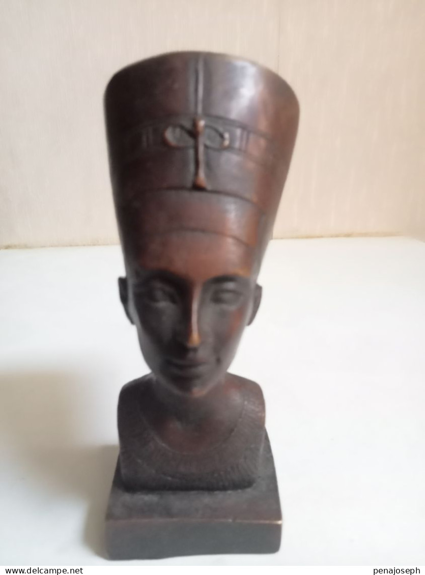 Reproduction En Bronze Statuette NEFERTITI Reine D'Egypte Hauteur 11,5 Cm - Bronces