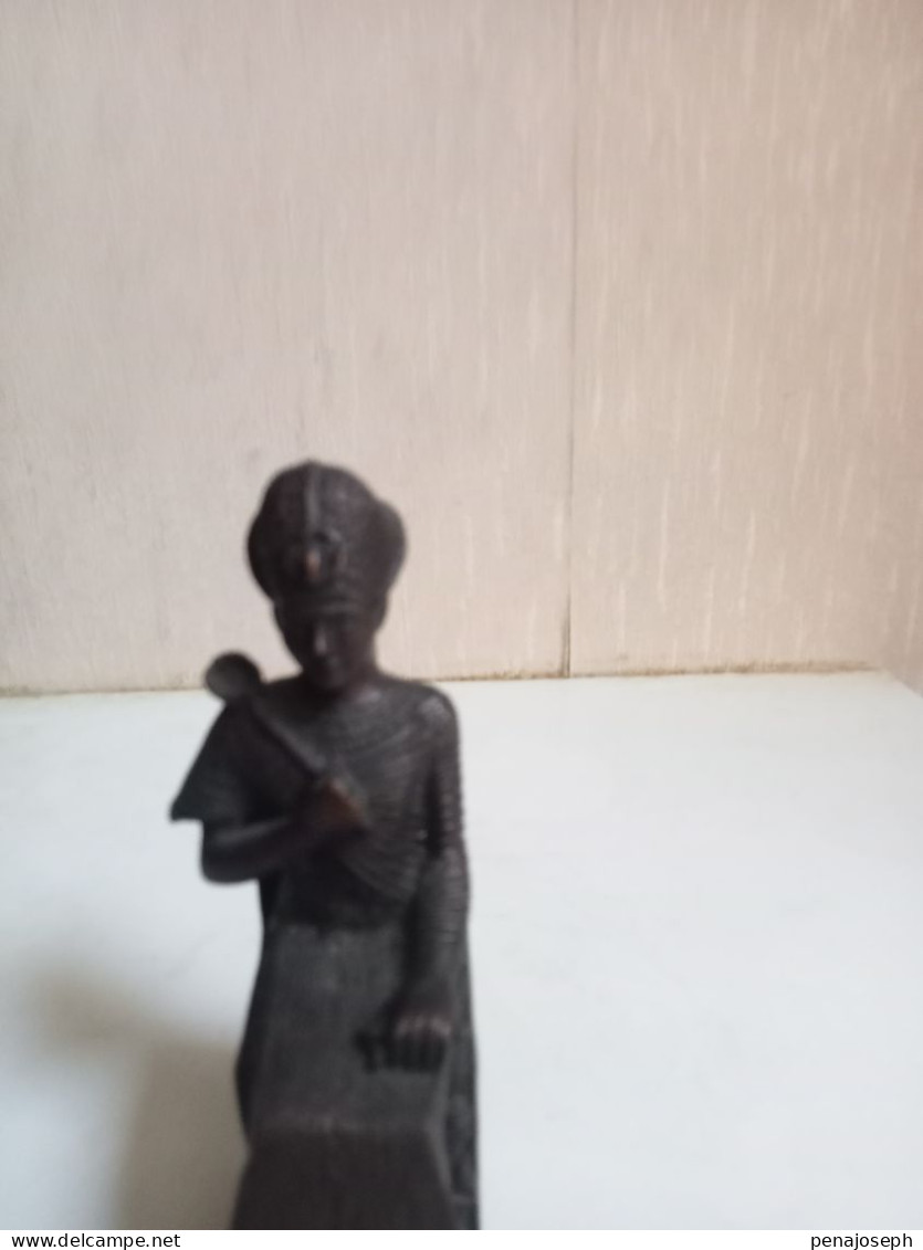 Sculpture Statue En Bronze Reproduction Ramses II Hauteur 12,5 Cm - Bronces