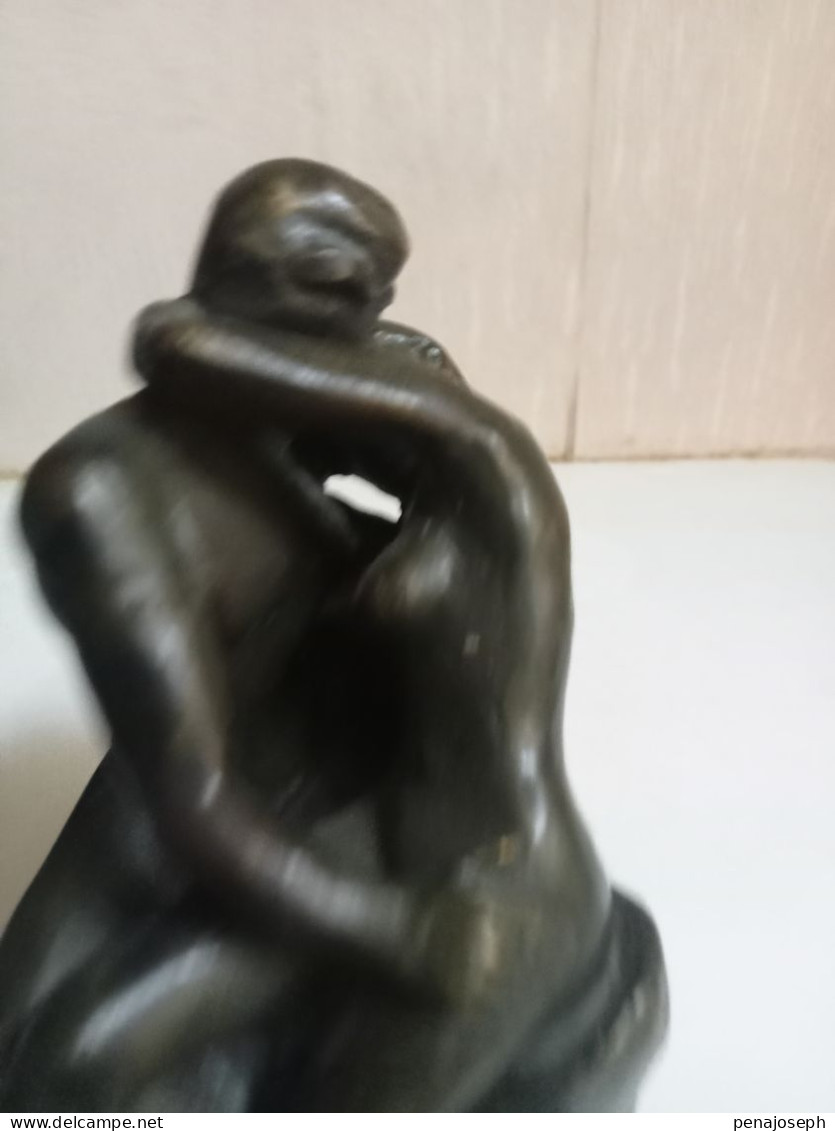 Reproduction Bronze Statue Le Baiser De Rodin Hauteur 13 Cm X 7 Cm - Bronzi