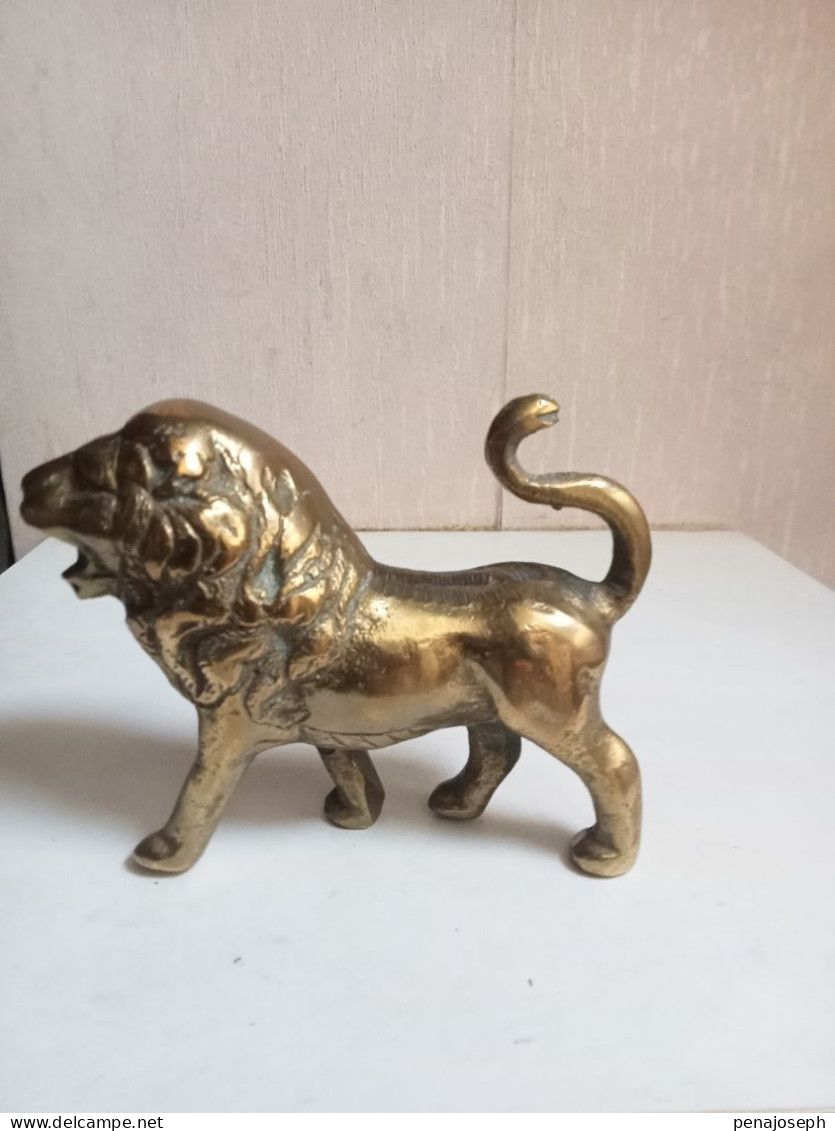 Sculpture Lion Ancien En Bronze Doré Hauteur 10 Cm X 12 Cm - Brons