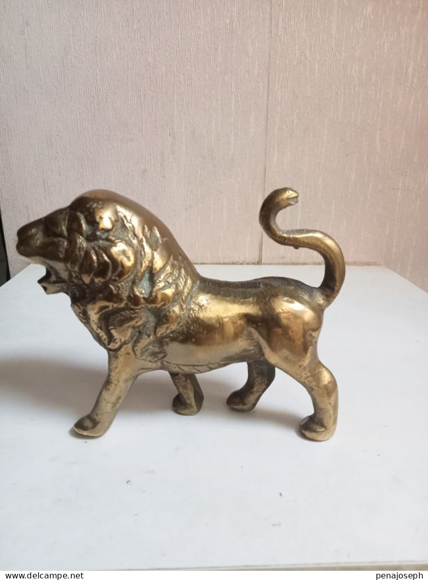 Sculpture Lion Ancien En Bronze Doré Hauteur 10 Cm X 12 Cm - Brons